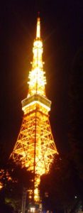 東京タワー　17:50頃 このライトアップが一番東京タワーらしいかな・・・