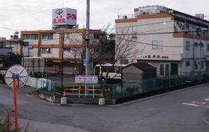 上野　風月堂　ゴーフルの工場 ゴーフルは八潮市中川沿いの工場で作られている いつもこの前を通ると、甘いクリームの匂いがする